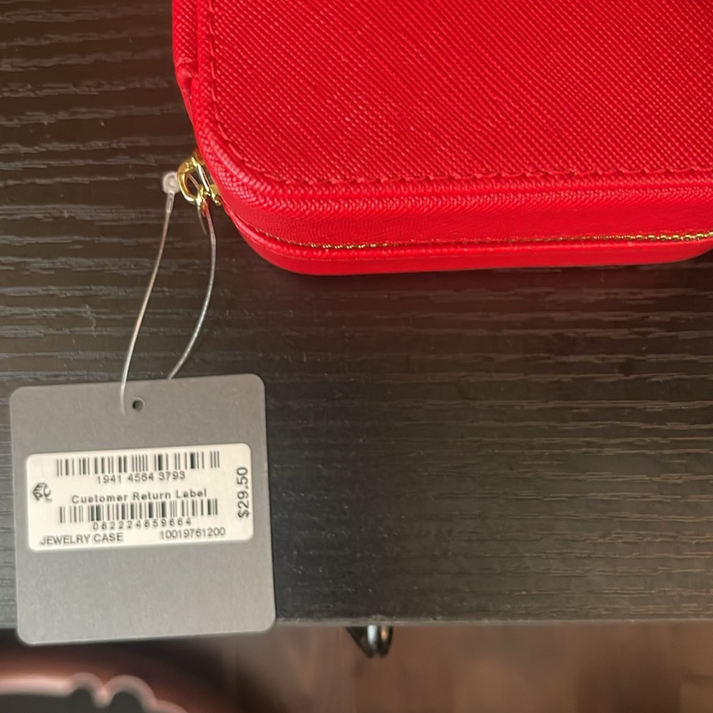 Compact Red Jewelry Case - Picture 6 of 6